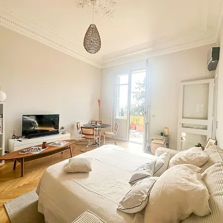 Exceptionnel Belle Epoque Avec Grande Terrasse Plein Sud ニース